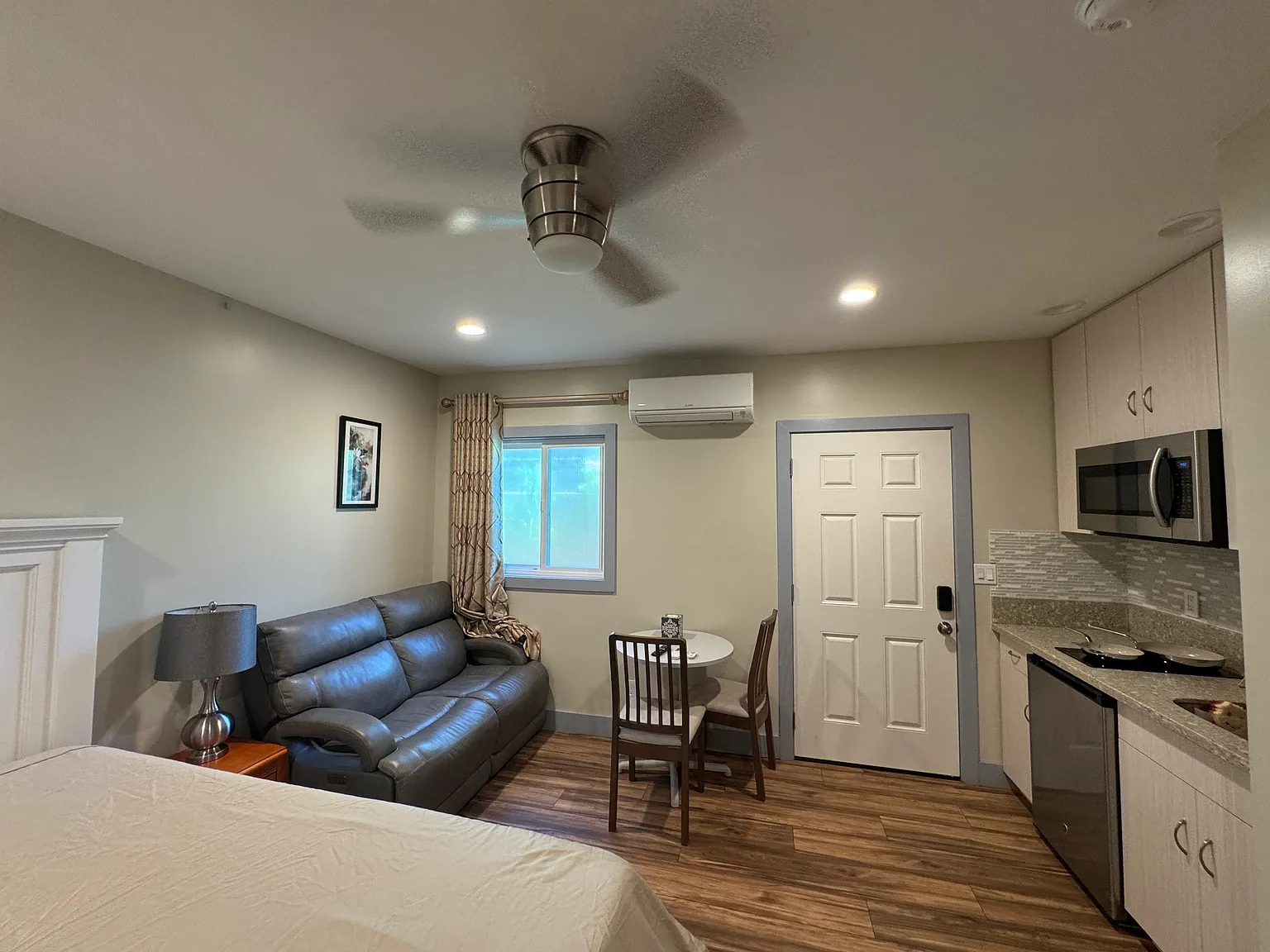 Studio, 350 sqft, $1,900 — Photo 2