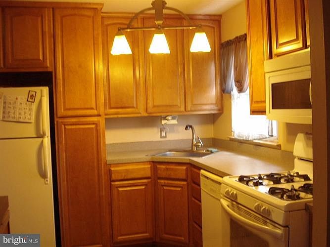2nd image of 9831 Tolworth Cir