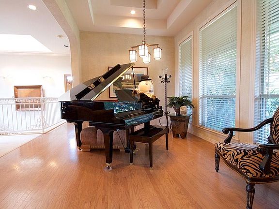 5th image of 212 Peninsula Ct