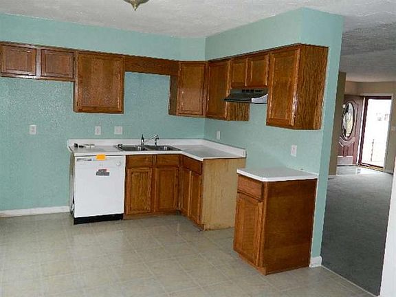 5th image of 90 N Hillcrest Dr