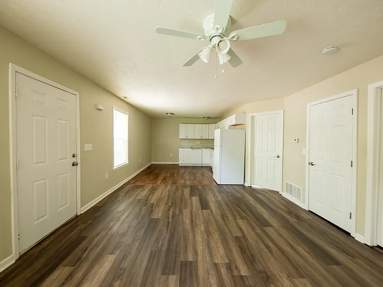 702 E Utica St #B — Photo 3