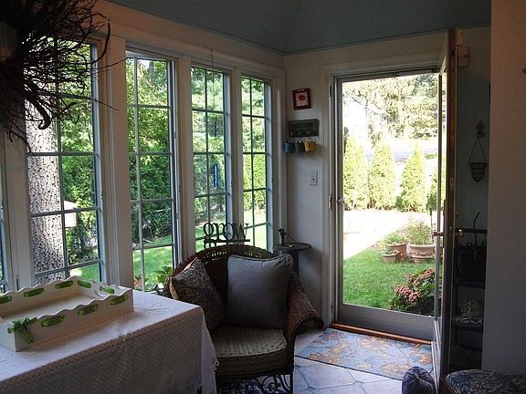4th image of 6 Balfour Ln