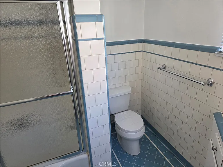 15219 Wyandotte St — Photo 20