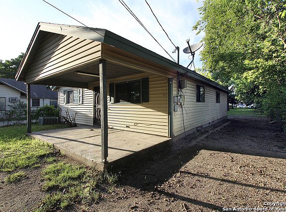 3rd image of 723 Stonewall St
