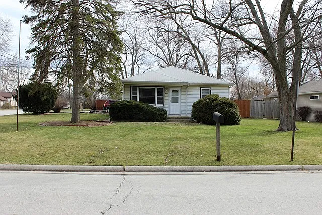 5003 158th St photo 1