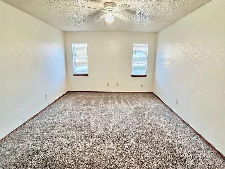 300 Chalmette Dr — Photo 4