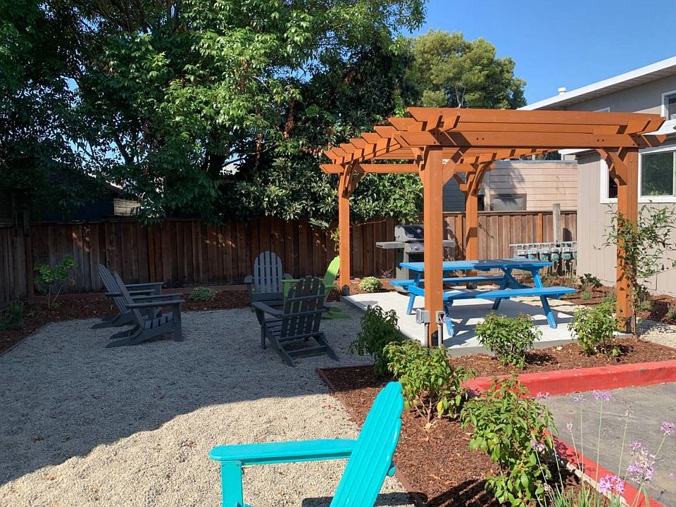 OUTDOOR MOVE THEATER