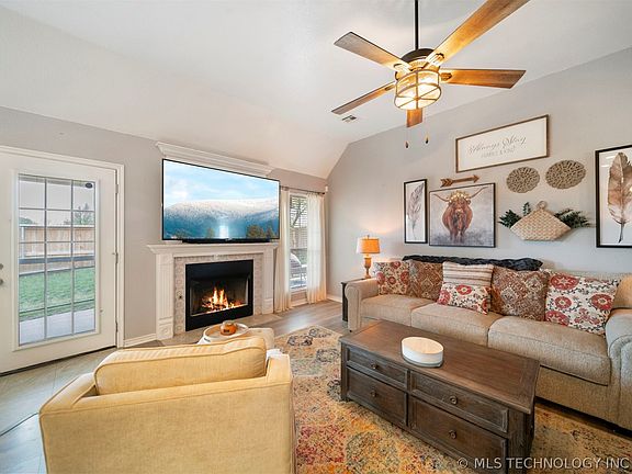 3rd image of 26480 Arrowood Dr