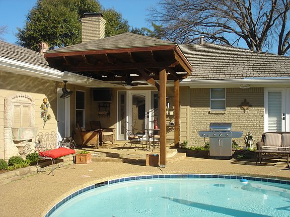 2nd image of 407 Brook Glen Dr