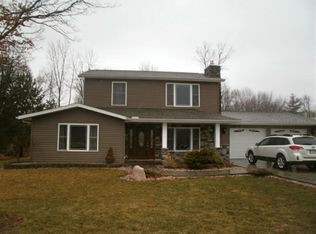 4044 E Defreese Rd, Syracuse, IN 46567