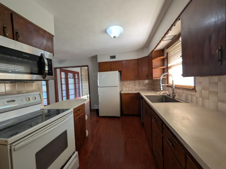 2250 S Hillside St — Photo 5