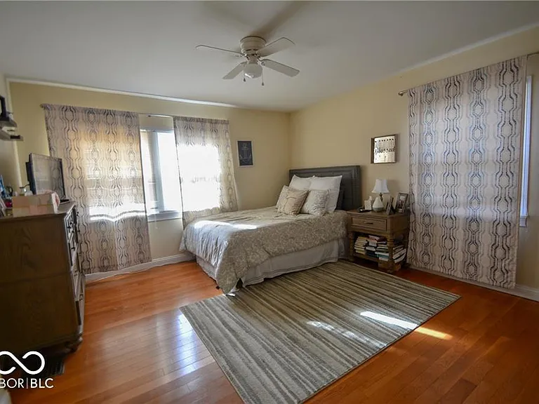 5121 N College Ave — Photo 2