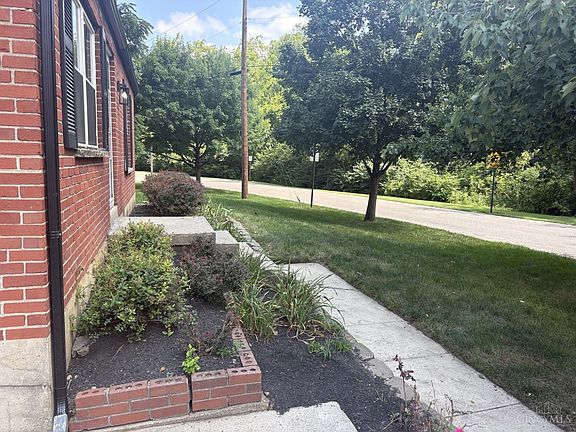 3rd image of 1427 N Park Ave