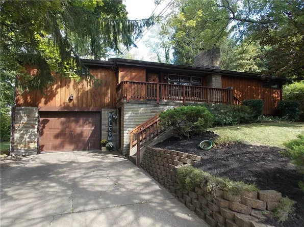 1025 Dewey St, Conway, PA 15027