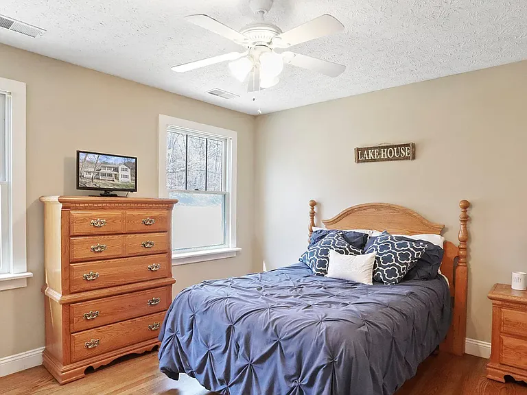 627 Lakeview Dr — Photo 16