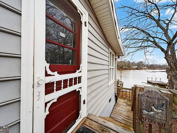3rd image of 126 Elizabeth Cir