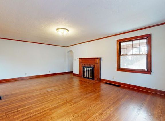 3rd image of 1701 Washington Pike