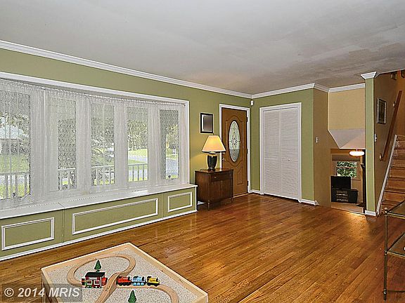 5th image of 9815 Brixton Ln