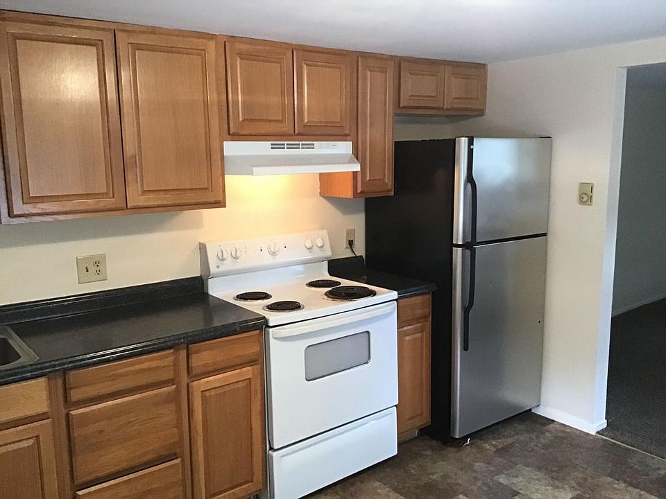 2nd image of 439 S Main St APT A