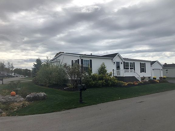 3rd image of 9767 Sandringham Dr