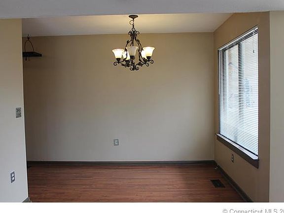 4th image of 515 Emerson Dr