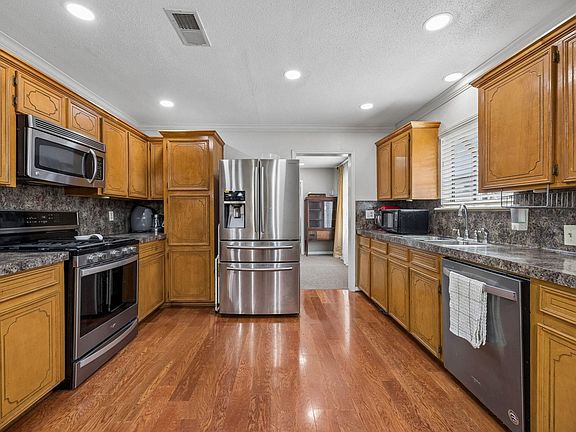 4th image of 2206 Lee St