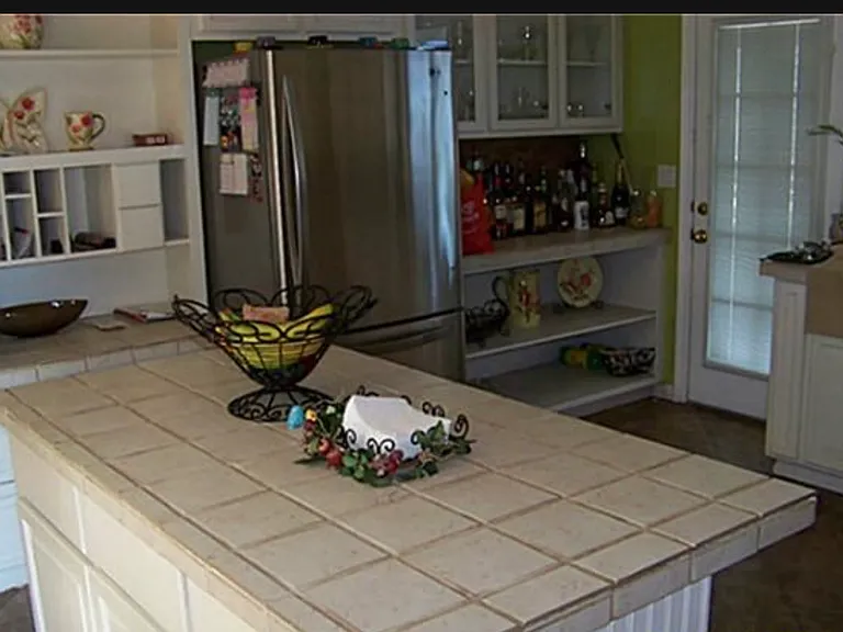 408 E Mission Pl — Photo 3