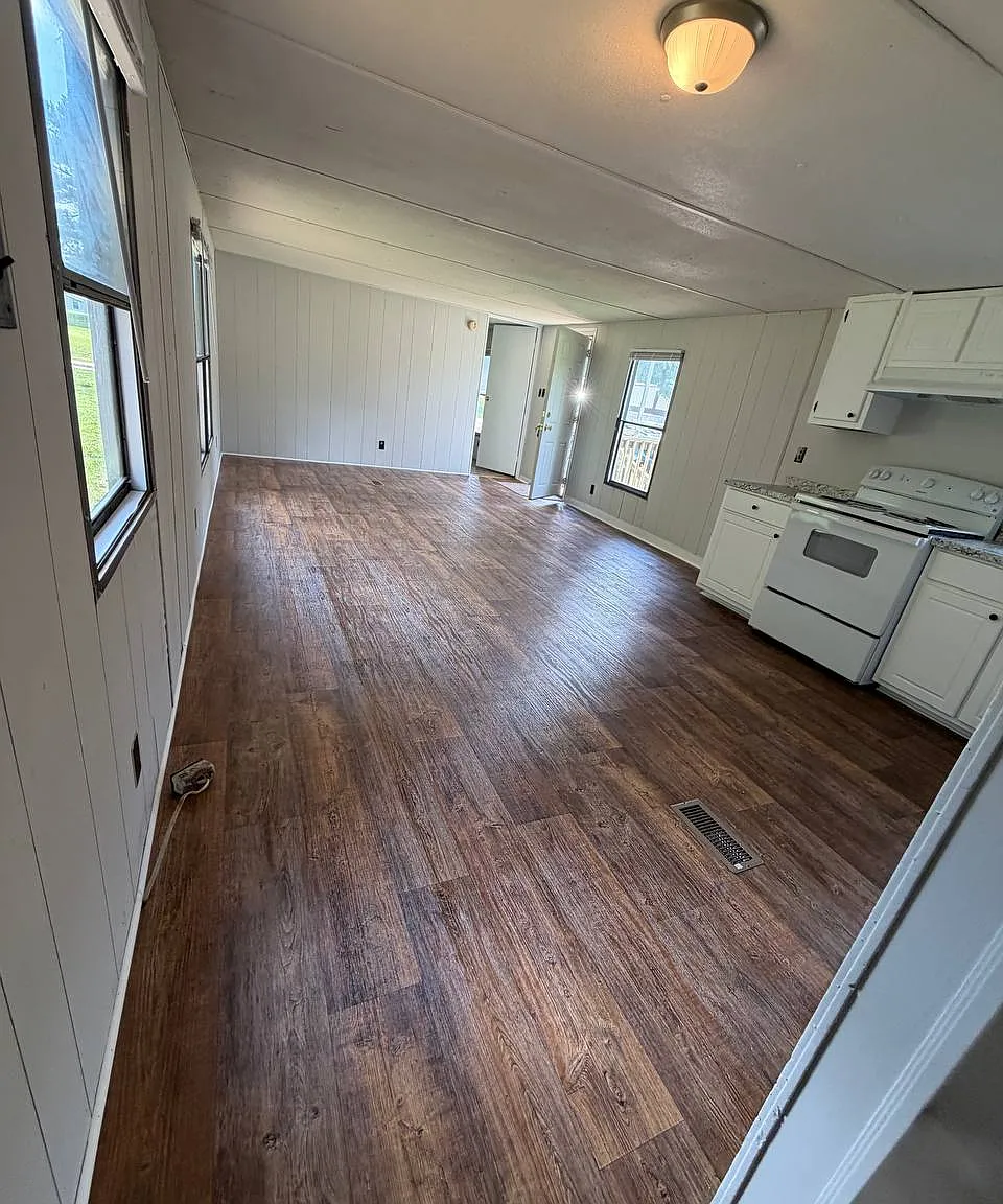 536 Abbott Road - 6 — Photo 2