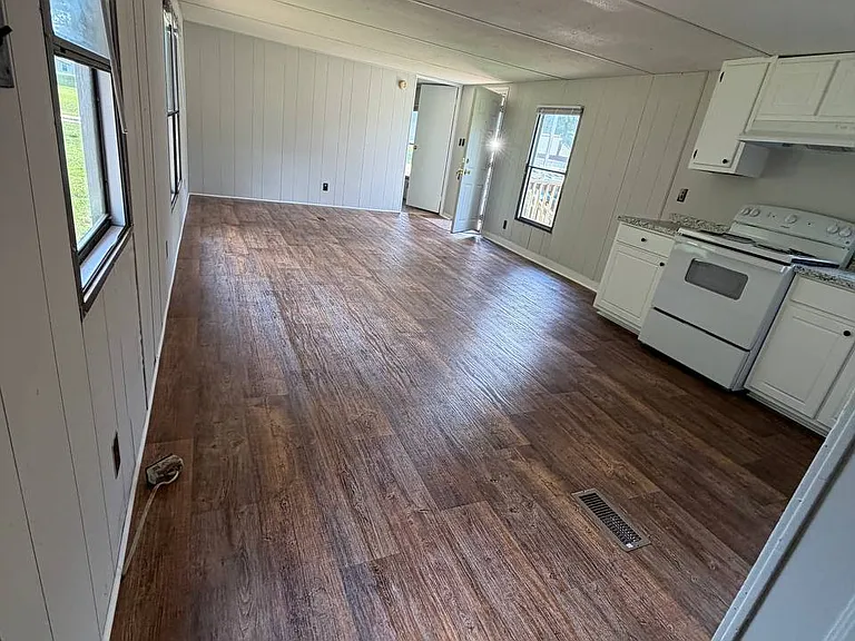 536 Abbott Rd #6 — Photo 2
