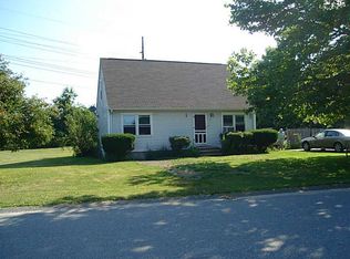 90 Pasture Farm Dr, Middletown, RI 02842