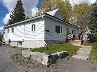 5535 Mitch Owens Rd, Ottawa, ON K1X 1C2
