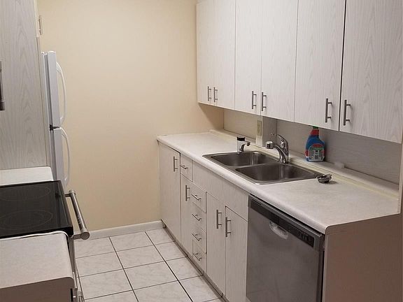 3rd image of 4090 Cornwall #4090