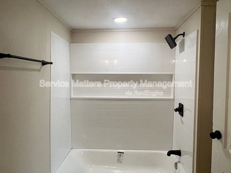 1319 W Jackson St — Photo 16