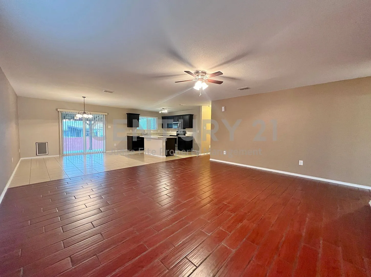 Wonderful 3/2/2 in Fort Worth For Rent! — Photo 3
