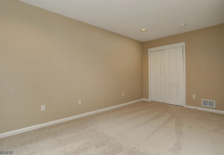 215 Raymound Blvd — Photo 19