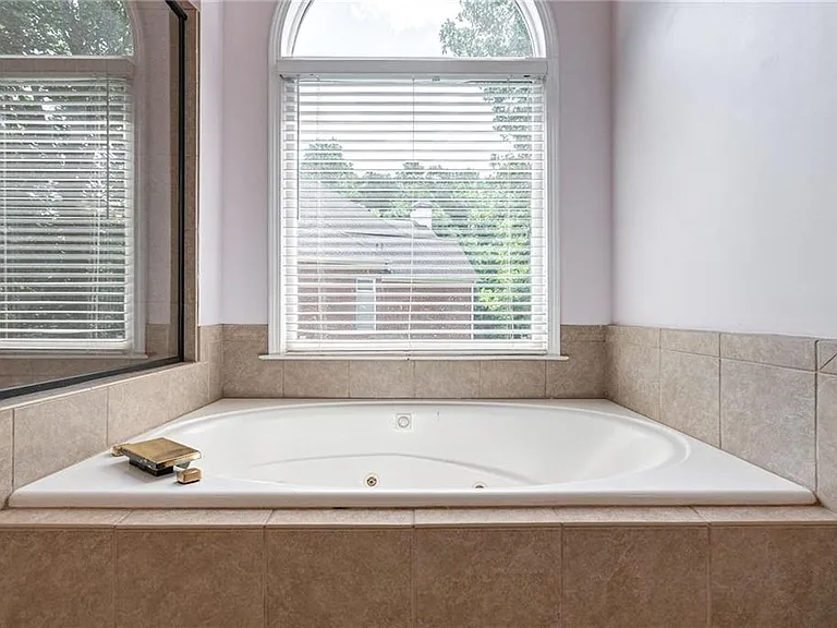 168 Highgrove Dr — Photo 36