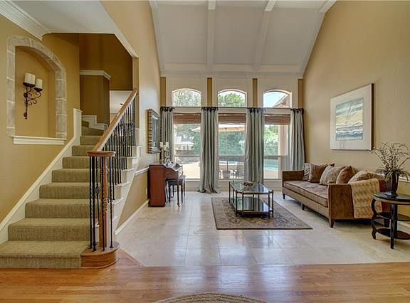 3rd image of 1103 Fontaine Dr