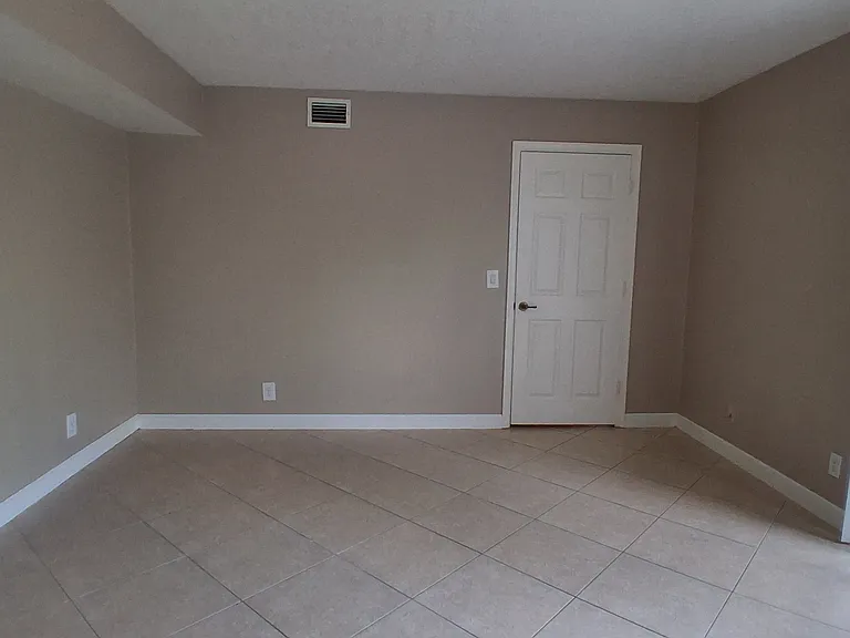 303 Waterview Dr — Photo 31