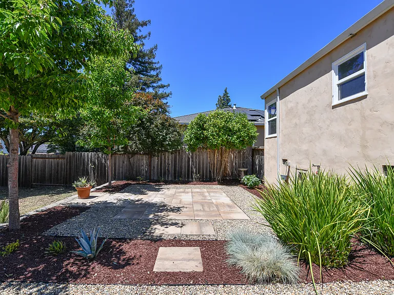 1415 Meek Ave — Photo 36