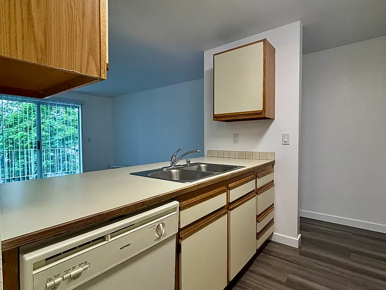 Olympic View Apartments — Photo 33