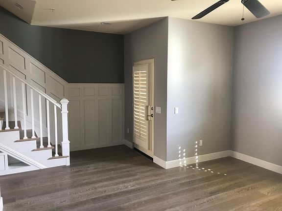 Entry/Living Room