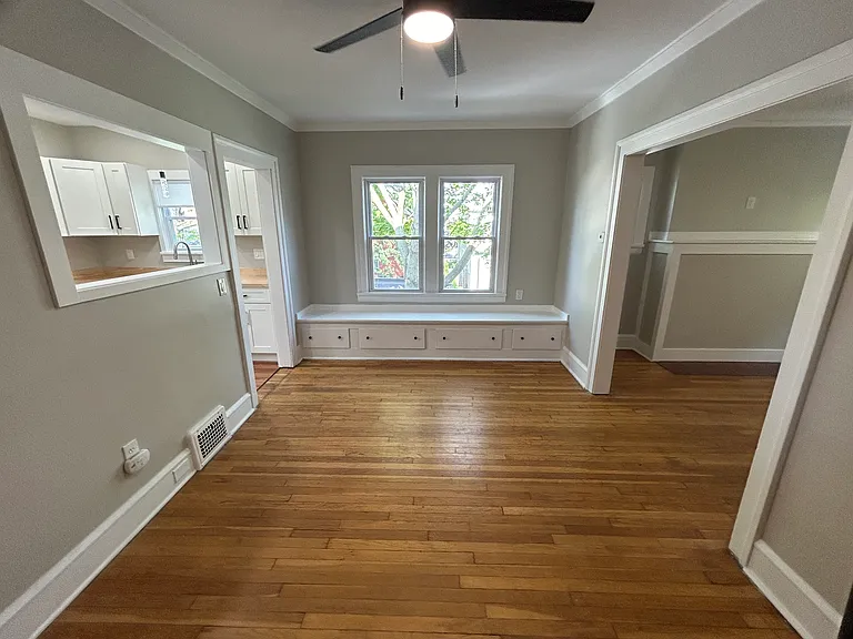 17416 Woodford Ave — Photo 8