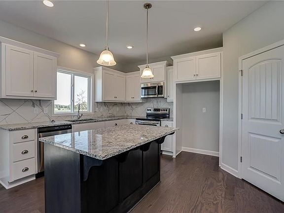4th image of 118 SE Ayden Ln