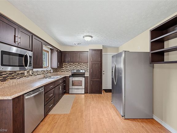 4th image of 5839 Lake Rd