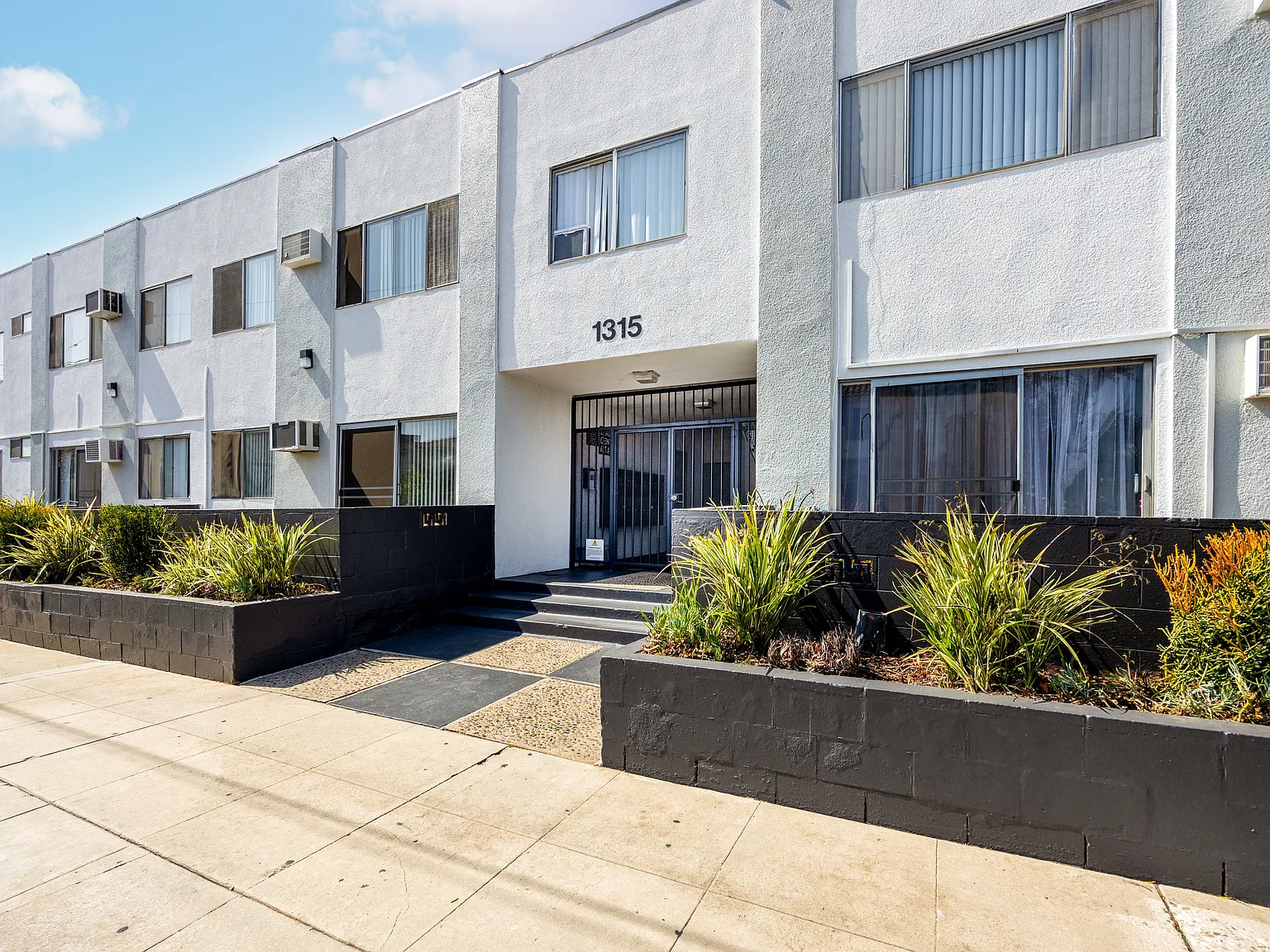Prospect Plaza Apartments — Photo 1