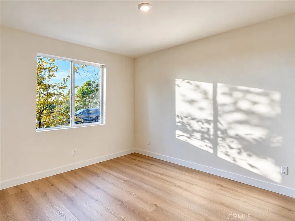 3 bed, 3.5 bath, 2064 sqft, $5,200 — Photo 3