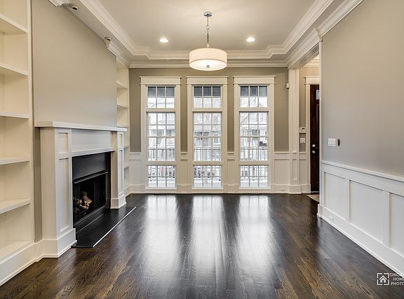 2nd image of 1917 W Larchmont Ave