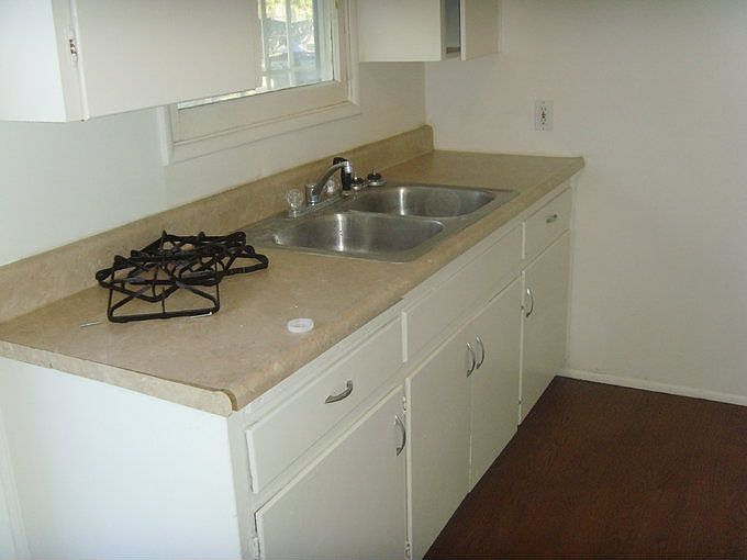 Kitchen, Stove Included