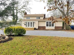 226 Edgewater Ave, Bayport, NY 11705