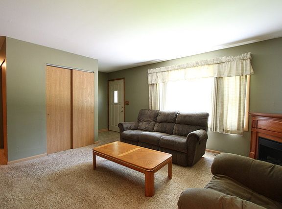 4th image of 4517 Hilltop Dr